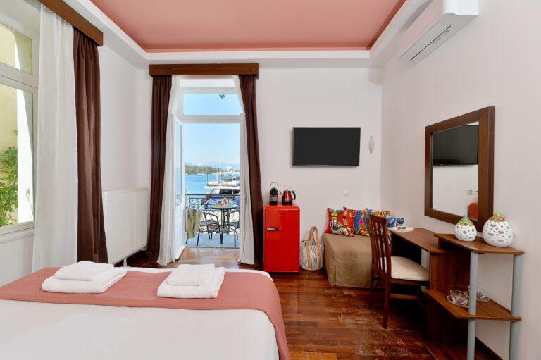 Διαμονή στον Πόρο στο Poros Mood The Rooms, ακριβώς στο λιμάνι