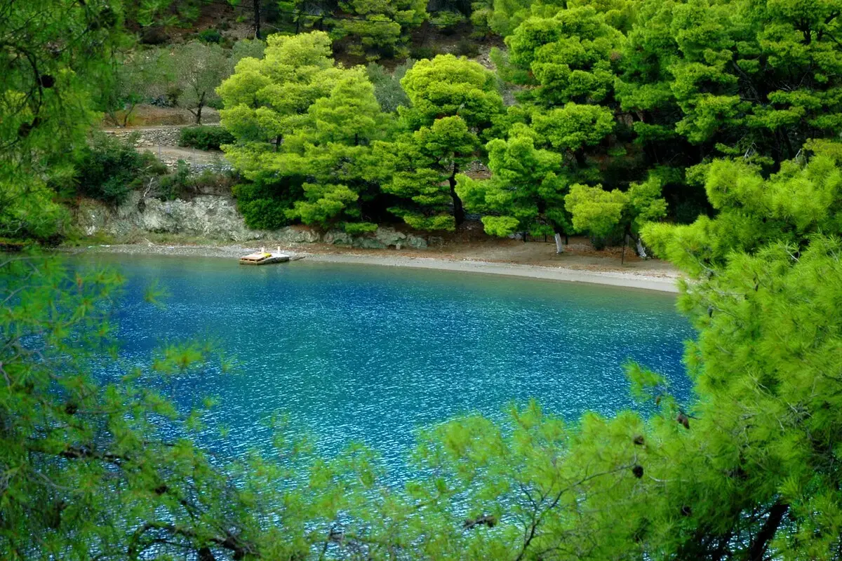 Love Bay Πόρος - ρομαντική παραλία με καθαρά νερά