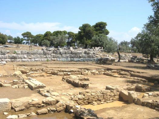 Ναός του Ποσειδώνα στο βόρειο τμήμα του Πόρου στη Φούσα